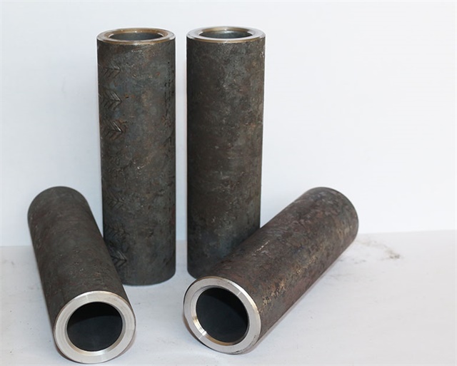 理塘厂房钢筋套筒施工